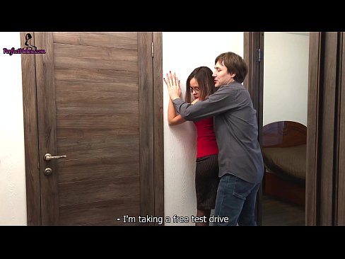 ❤️ I-Realtor e-Sexy idlala i-pussy kunye ne-Fucks ngelixa ithengisa igumbi layo-Krempai Amanyala  kuthi  ☑